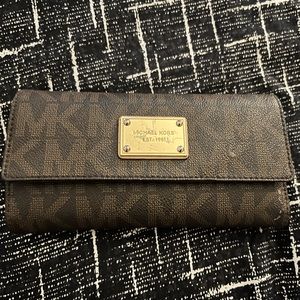 Classy Micheal kors wallet